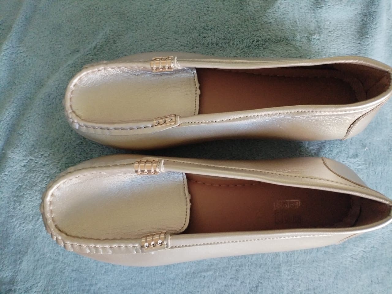 Champagne gold leather-look driving loafers