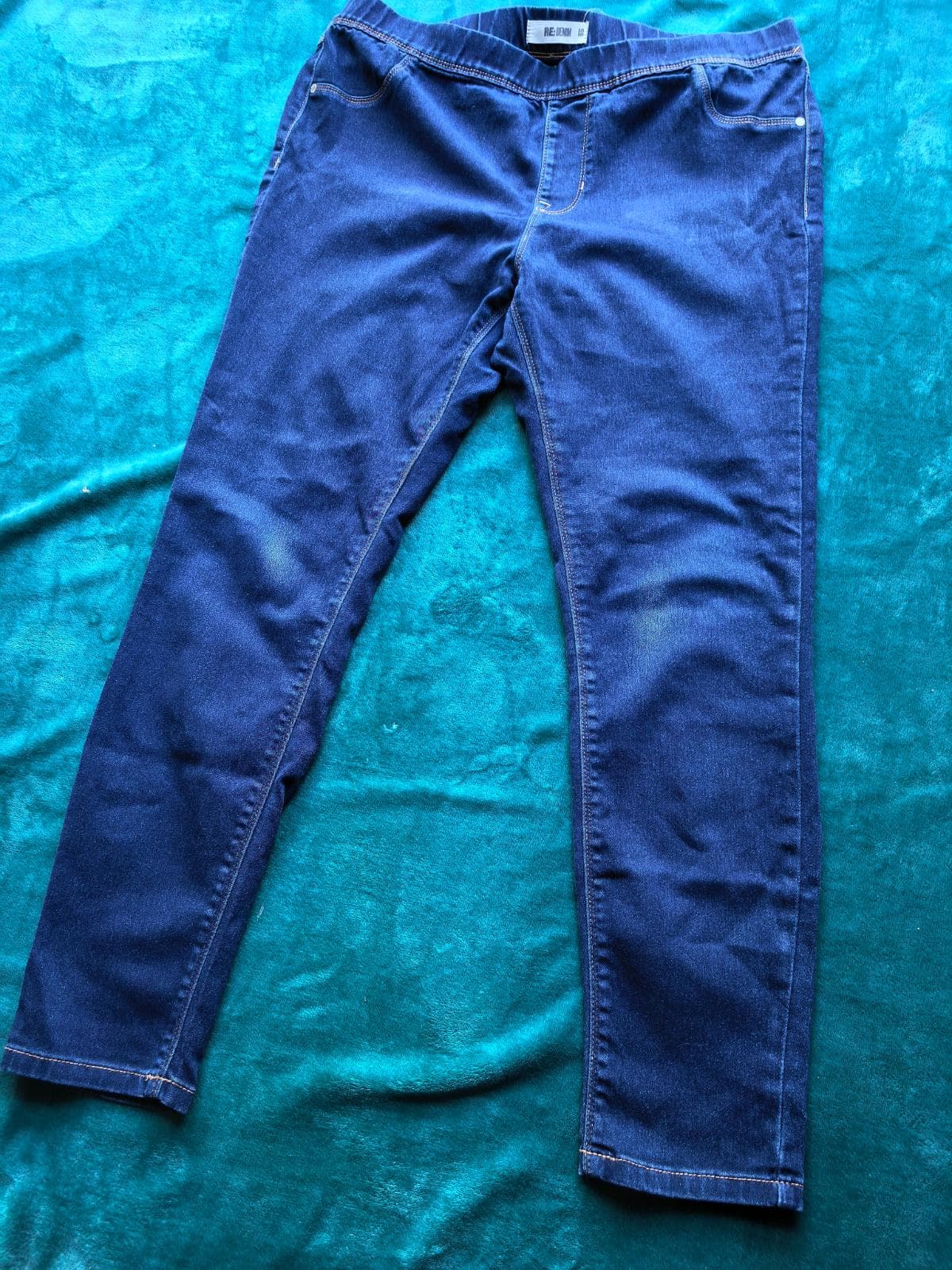 Dark indigo pull-on denim jeggings