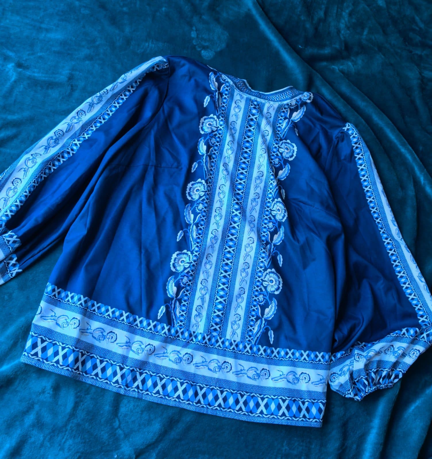 Blue floral border print balloon-sleeve blouse